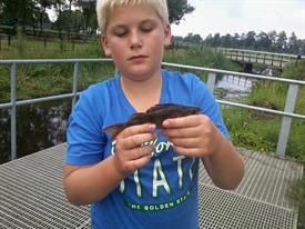 Gerrit Lubbers - jongen met vis (Large)