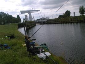 A. Luinge - Sharon brasem aan hengel