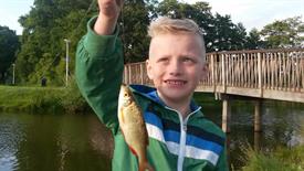 Ben Meijer - Vince met zijn eerste vis