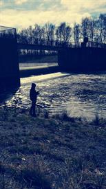 Bjorn Bolster - vissen in de Berkel bij Rekken (Large)