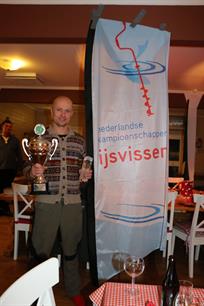 Iwan de Vries kampioen NK IJsvissen 2016