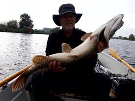 Stef Hollander - Henk Hollander met meter plus snoek