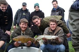 Studenten Groene Welle helpen bij visserijkundig onderzoek